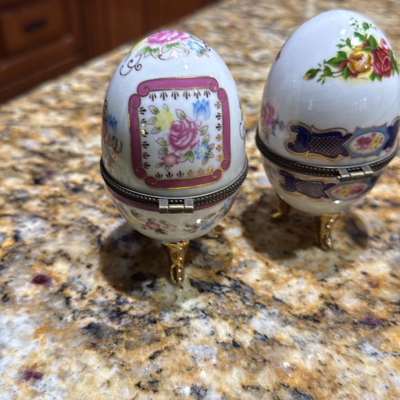 Porcelain Gold footed Eggs. initials R.B with 1078. Not sure age or origination - Picture 5 of 13